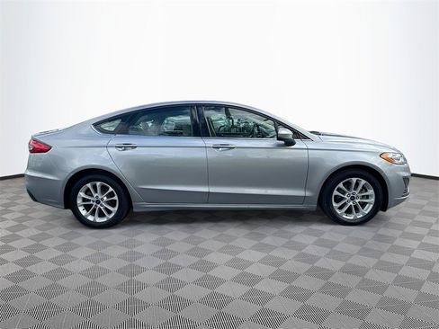 Used 2020 Ford Fusion SE image 5