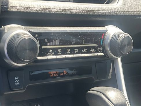 Used 2019 Toyota RAV4 LE FWD image 21