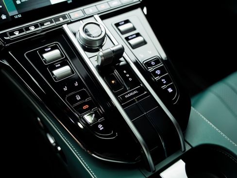 Used 2025 Aston Martin V8 Vantage Coupe RWD image 54