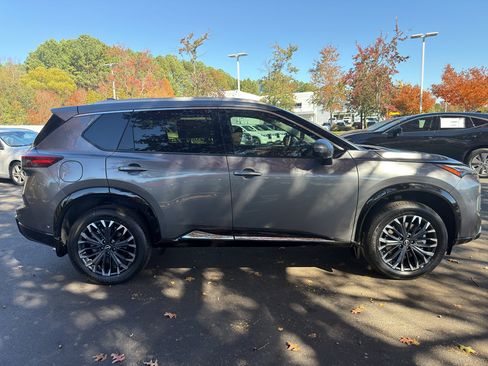 New 2026 Nissan Rogue Platinum image 8