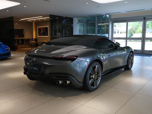 Used 2025 Ferrari Roma Spider RWD image 21