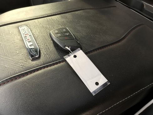 Used 2025 GMC Sierra 2500 AT4X image 25