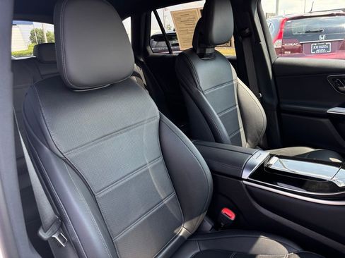 Used 2025 Mercedes-Benz GLC 300 4MATIC image 10