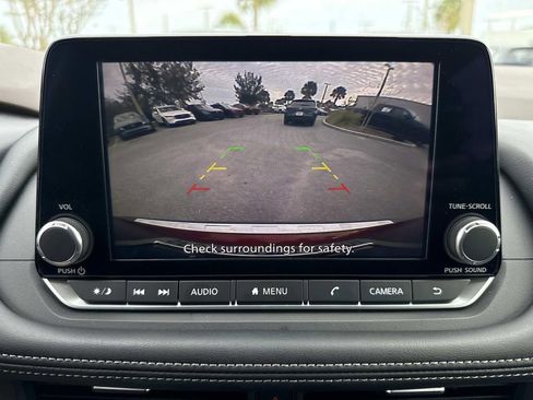 Used 2023 Nissan Rogue SV image 29