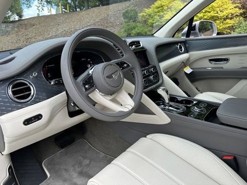 New 2024 Bentley Bentayga Extended Wheelbase image 15
