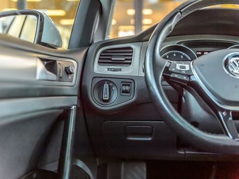 Used 2016 Volkswagen Golf S image 23