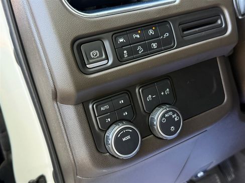 Used 2022 Chevrolet Tahoe Z71 w/ Luxury Package AWD/4WD image 42