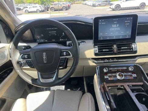 Certified 2020 Lincoln Navigator L Reserve w/ Luxury Package AWD/4WD image 19