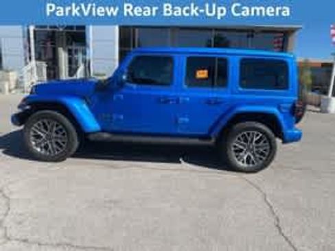 Used 2023 Jeep Wrangler Unlimited Sahara AWD/4WD image 15