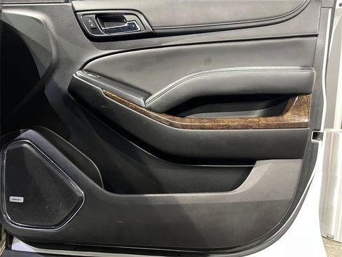 Used 2019 Chevrolet Suburban LT image 13
