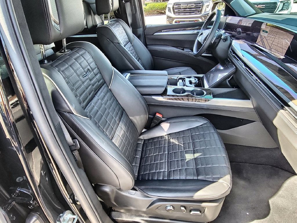 Used 2026 Cadillac Escalade Platinum Sport AWD/4WD image 28
