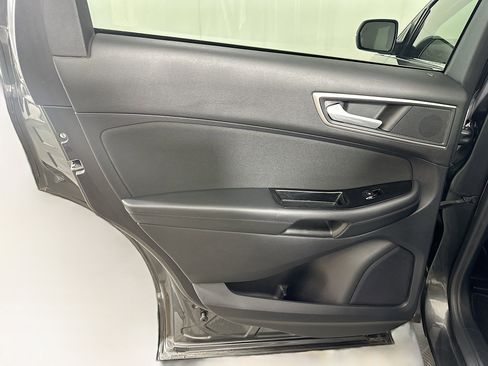Used 2019 Ford Edge SEL image 25
