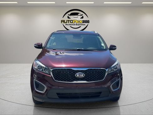 Used 2018 Kia Sorento FWD image 2