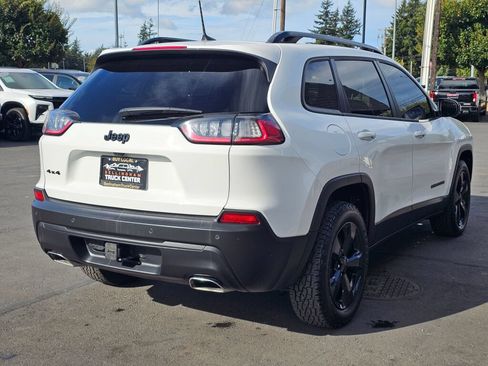 Used 2022 Jeep Cherokee Latitude Lux w/ Sun & Sound Group AWD/4WD image 5