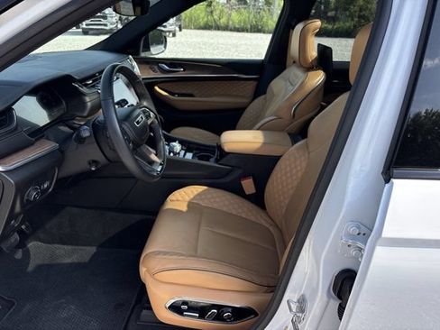 Used 2024 Jeep Grand Cherokee L Summit w/ High Altitude Package AWD/4WD image 14