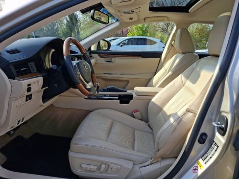 Used 2013 Lexus ES 300h w/ Luxury Pkg FWD image 13