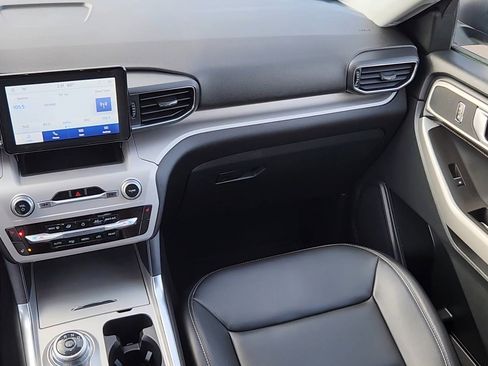 Used 2024 Ford Explorer XLT w/ Equipment Group 202A image 7