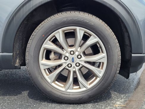 Used 2022 Ford Explorer XLT w/ Equipment Group 202A AWD/4WD image 10