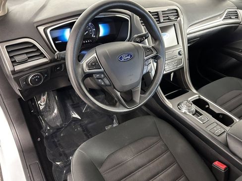 Used 2019 Ford Fusion SE FWD image 15