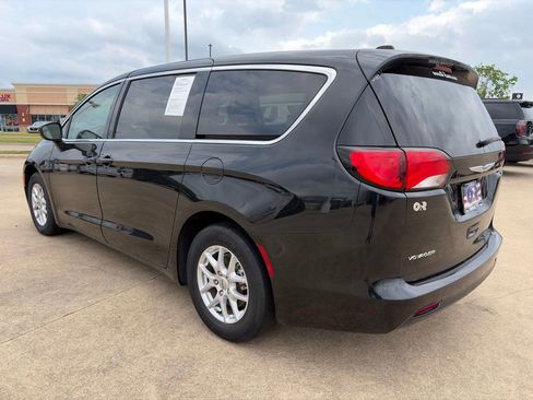 Used 2023 Chrysler Voyager LX FWD image 7