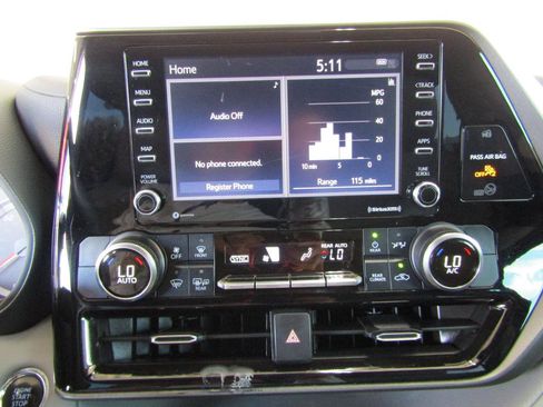 Used 2022 Toyota Highlander L FWD image 16