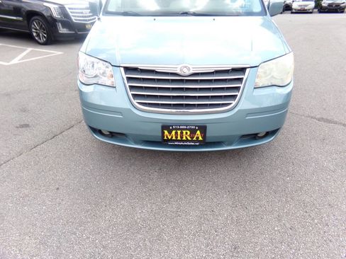 Used 2010 Chrysler Town & Country Touring FWD image 33