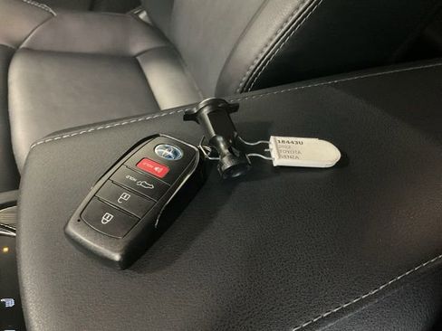 Used 2022 Toyota Venza XLE AWD/4WD image 22