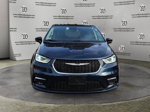 Used 2024 Chrysler Pacifica Select image 8