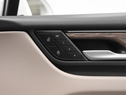 Certified 2025 Porsche Macan 4 Electric AWD/4WD image 22
