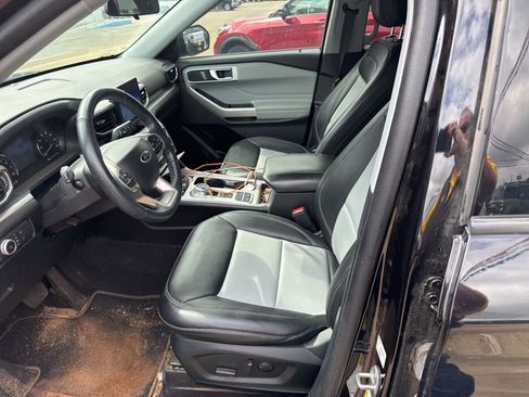 Used 2022 Ford Explorer XLT w/ Equipment Group 202A RWD image 5