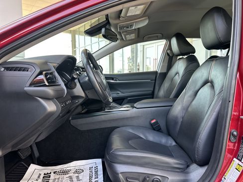 Certified 2020 Toyota Camry XLE w/ Navigation Package image 11