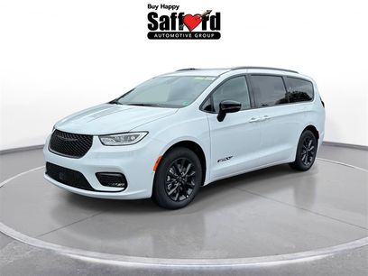 New 2025 Chrysler Pacifica Select w/ Fav Edition Package