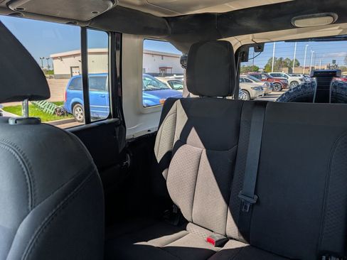Used 2018 Jeep Wrangler Unlimited Sport AWD/4WD image 12