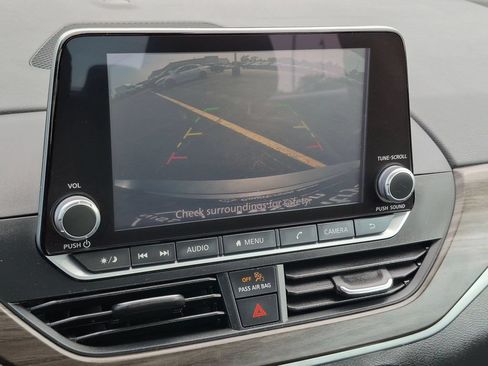 Used 2025 Nissan Altima 2.5 SV FWD image 16