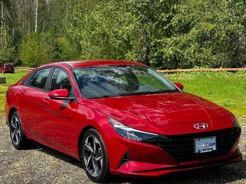 Used 2023 Hyundai Elantra SEL w/ Convenience Package image 3