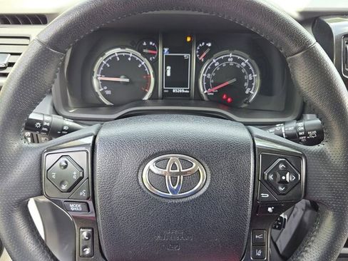 Used 2022 Toyota 4Runner TRD Off-Road AWD/4WD image 23