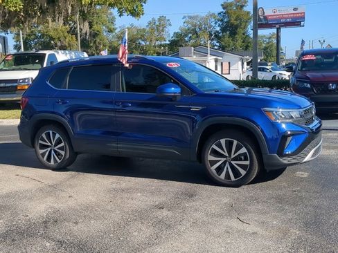 Used 2022 Volkswagen Taos SE image 2