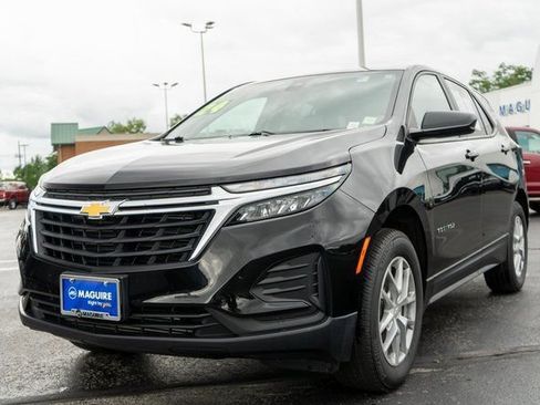 Used 2024 Chevrolet Equinox LS w/ LS Convenience Package AWD/4WD image 2