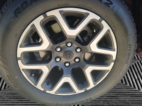 Used 2025 RAM 1500 Laramie AWD/4WD image 9