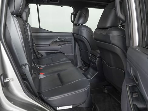 Used 2026 Lexus GX 550 w/ Accessory Package (2T) image 11