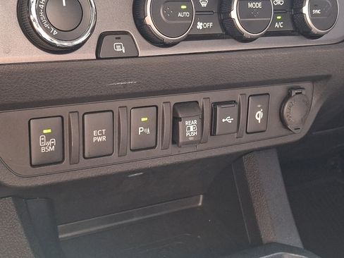 Certified 2023 Toyota Tacoma TRD Off-Road w/ Technology Package AWD/4WD image 24