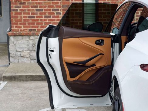 Used 2022 Aston Martin DBX image 44