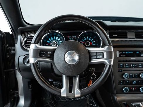Used 2013 Ford Mustang GT image 28