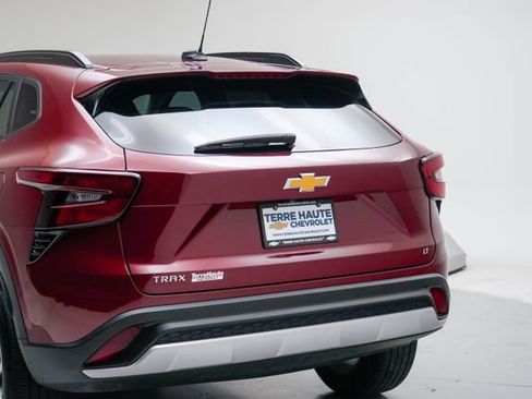 Used 2025 Chevrolet Trax LT FWD image 5
