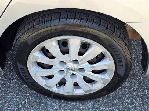 Used 2015 Nissan Sentra S image 28