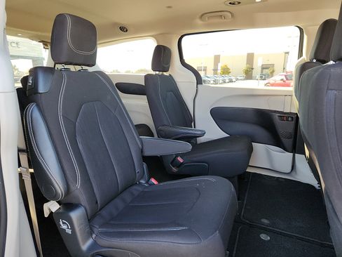 Used 2024 Chrysler Voyager LX FWD image 14