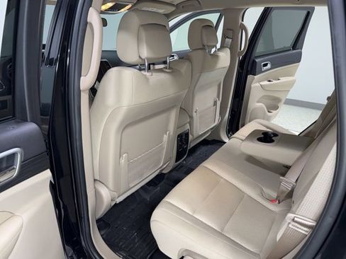 Used 2019 Jeep Grand Cherokee Laredo AWD/4WD image 25