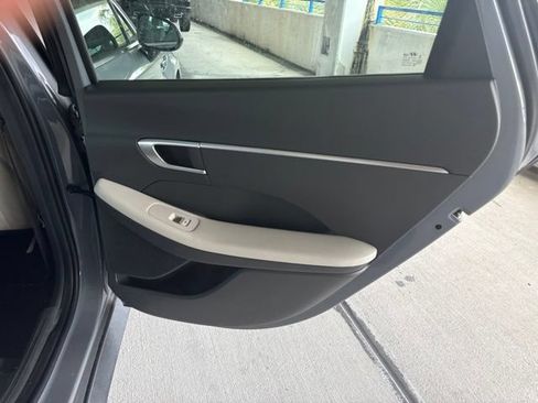 Used 2025 Hyundai Sonata SE FWD image 14