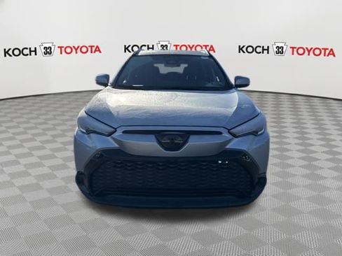 Certified 2024 Toyota Corolla Cross SE image 2