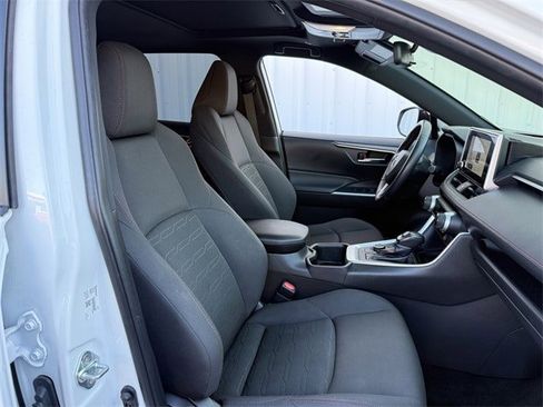Used 2024 Toyota RAV4 SE w/ Weather & Moonroof Package image 31